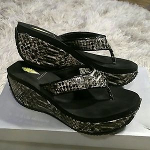 Volatile Sandals size 6